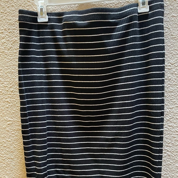 Black and white pencil skirt from Express - Picture 4 of 4